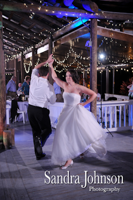 Best Lakeside wedding at Paradise Cove in Orlando, Florida - Wedding photographer - Sandra Johnson (SJFoto.com)